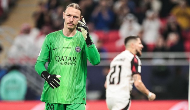 Goleiro Safonov, do PSG, após a única das cinco cobranças do Flamengo que não defendeu. (Foto: Gilvan de Souza/Flamengo)