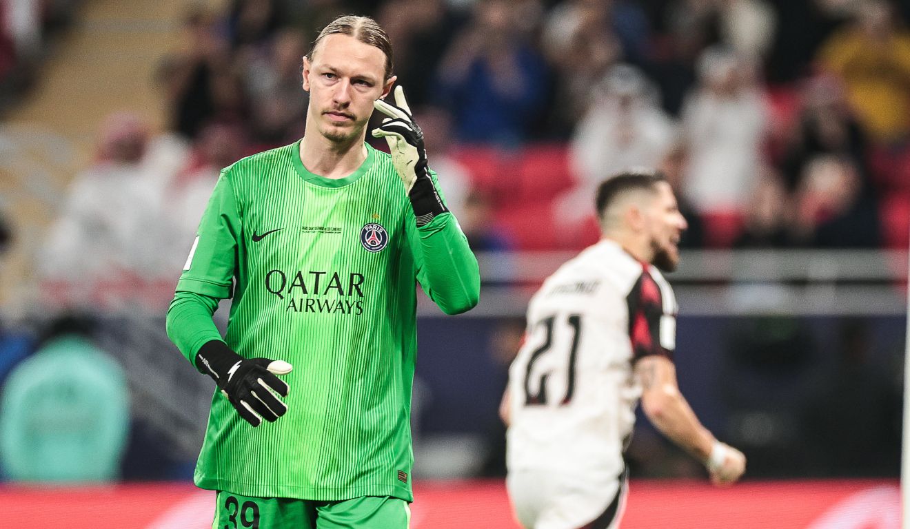 Goleiro Safonov, do PSG, após a única das cinco cobranças do Flamengo que não defendeu. (Foto: Gilvan de Souza/Flamengo)
