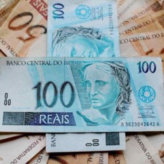 Cédulas de dinheiro de R$ 50 e de R$ 100