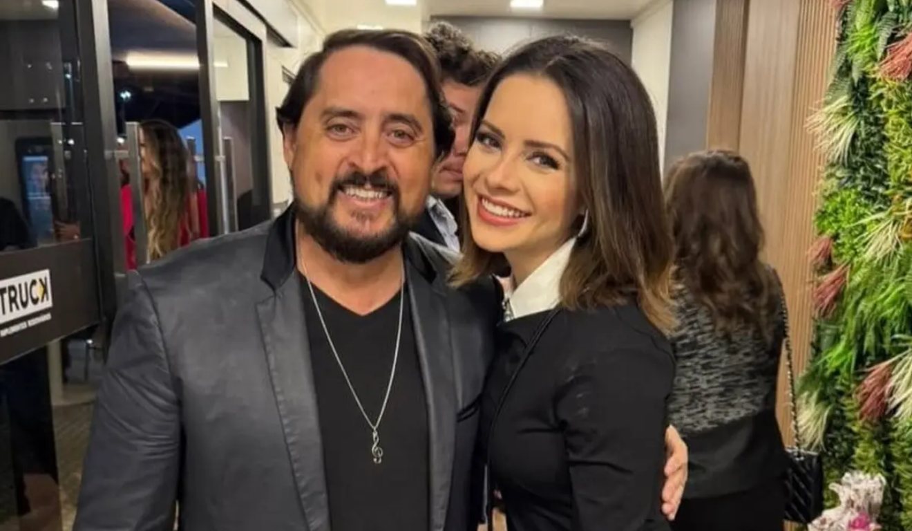 Sandy ao lado do tio, que faleceu