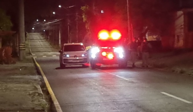 Veículo Volkswagen Up durante confronto no bairro Capão Raso