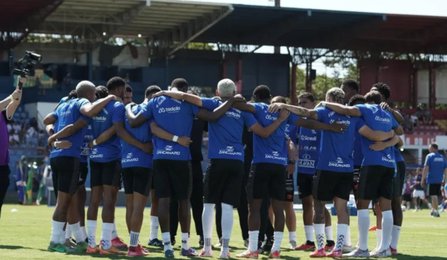 Elenco do Gralha-Azul (Foto: Mauricio Mateus Moreira/ Azuriz)