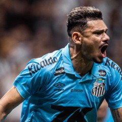 Tiquinho Soares, atacante do Santos.