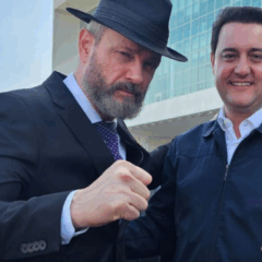 tito barichello ao lado de ratinho junior