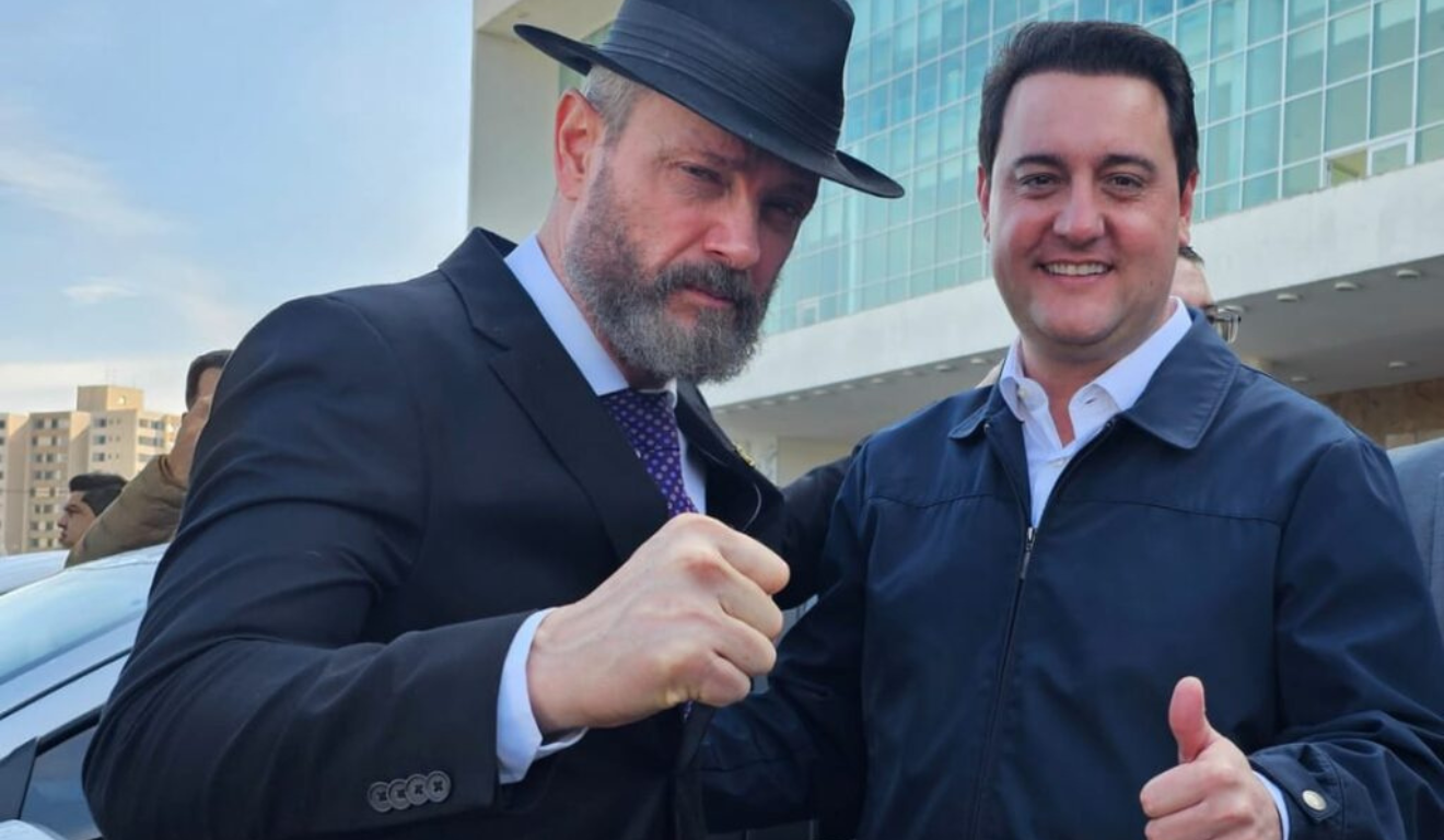 tito barichello ao lado de ratinho junior