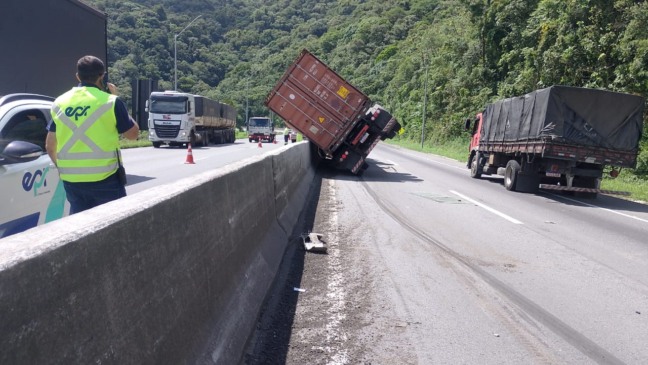 tombamento caminhão BR-277