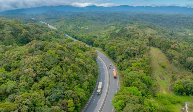 foto de estrada no para para ilustrar o trânsito