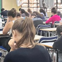 Alunos durante vestibular da Unioeste