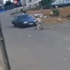 print do momento em que uma criança é atropelada em Guarapuava