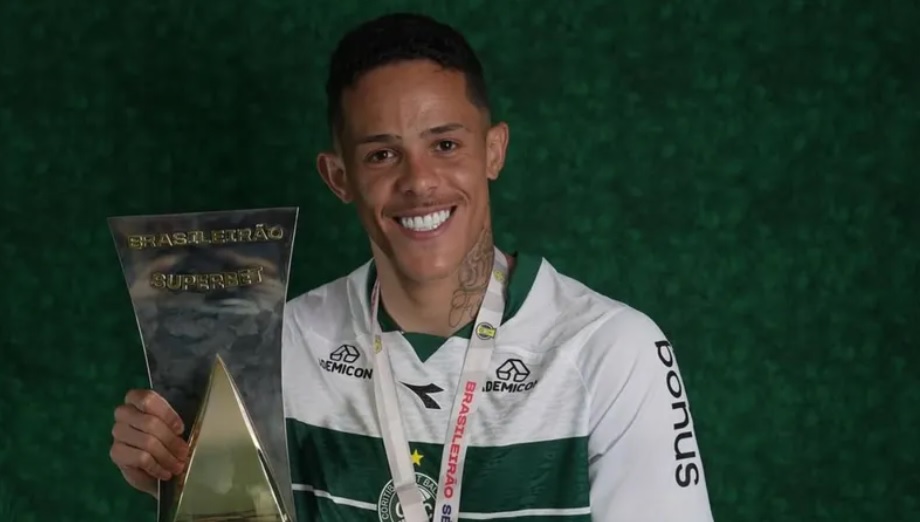 Wallisson, campeão da Série B com o Coritiba: Foto: JP Pacheco/Coritiba