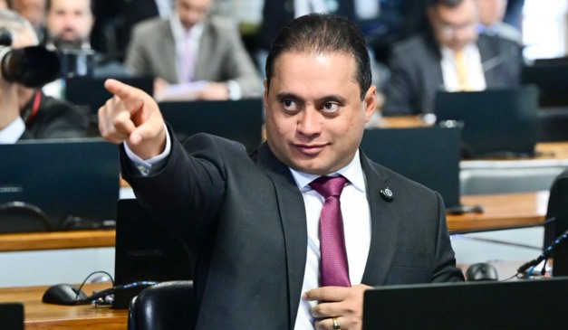 Senador Weverton Rocha (PDT-MA) durante sessão no Senado Federal