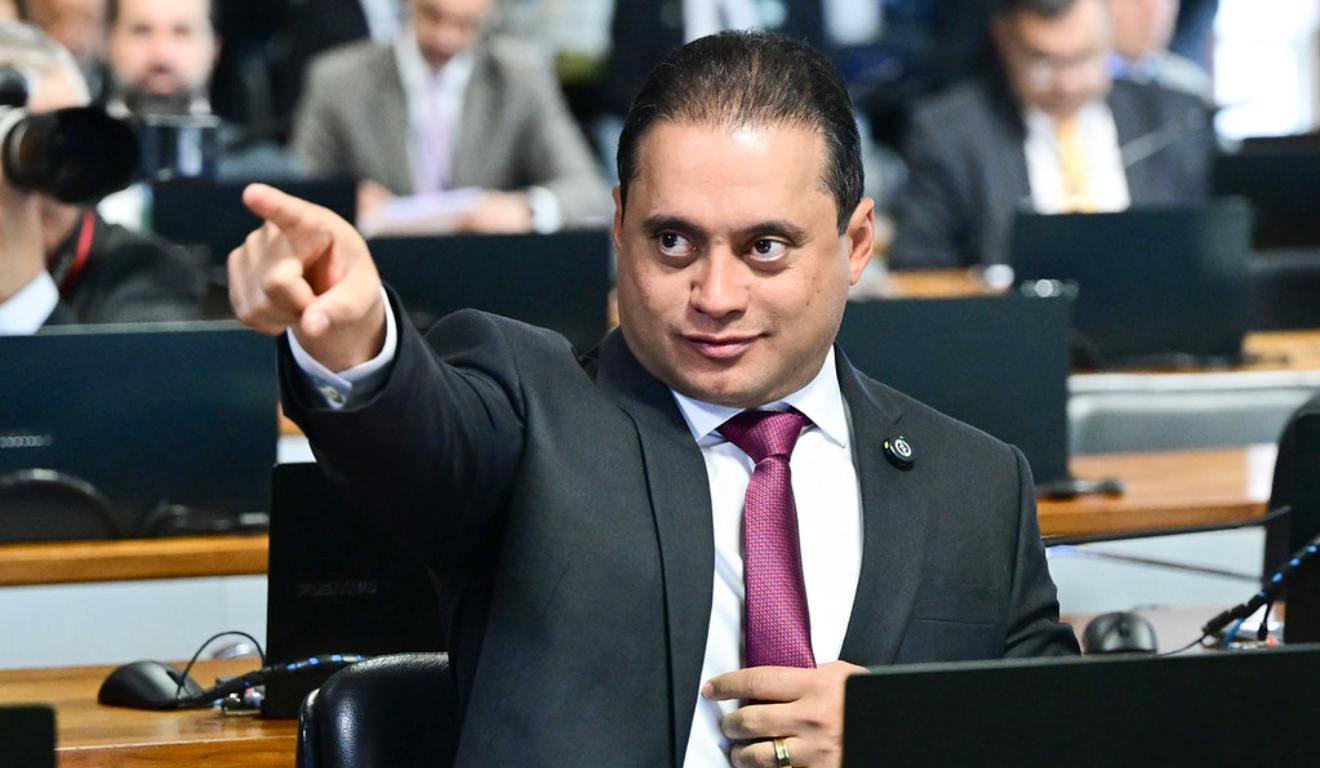 Senador Weverton Rocha (PDT-MA) durante sessão no Senado Federal