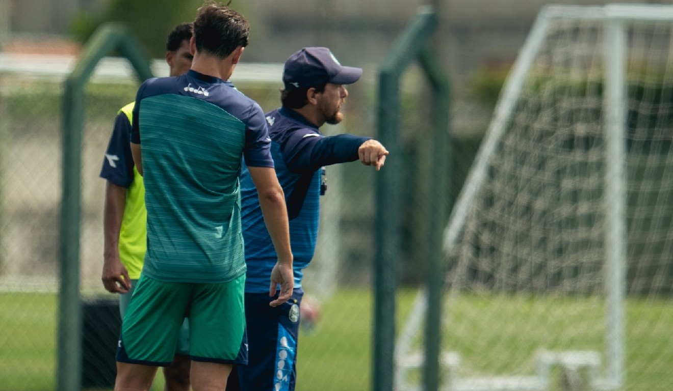 Coritiba treina para estreia na Copinha