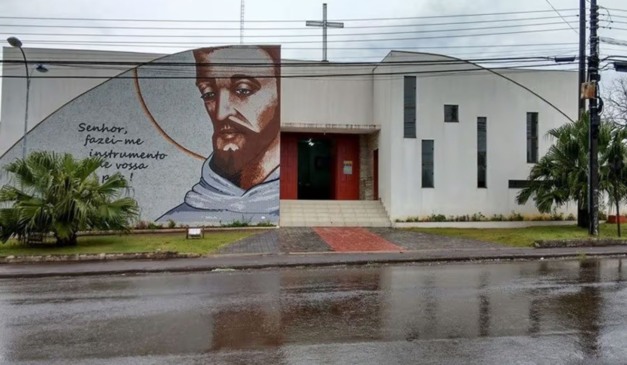 Paróquia São Francisco de Assis, igreja em que homem invadiu e tentou esfaquear diácono