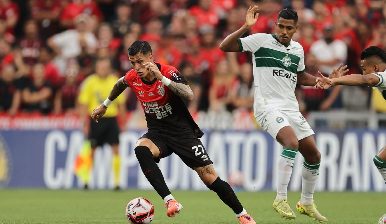 Portilla, do Athletico, e Pedro Rocha, do Coritiba, no Atletiba