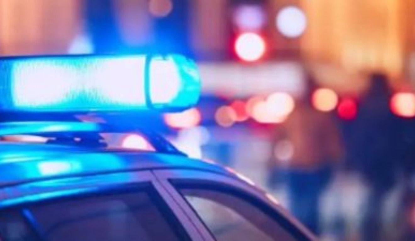 Sirene em viatura da pol&iacute;cia; imagem em alus&atilde;o ao caso da mulher que morreu afogada ap&oacute;s fugir de hospital