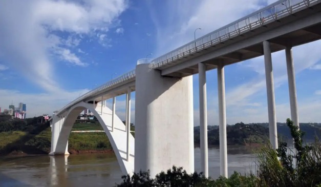 Ponte da Amizade; local não tem definição para circulação de ônibus de turismo