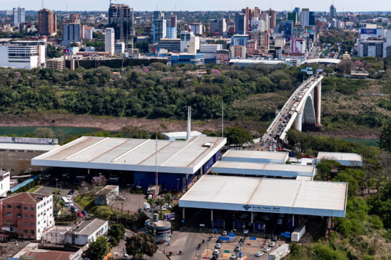 circulação de ônibus de turismo e fretados na Ponte da Amizade