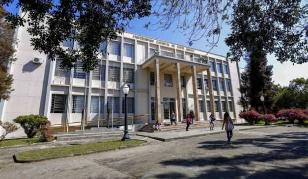 Fachada da UEPG; instituição de ensino divulgou resultado do Vestibular 2025