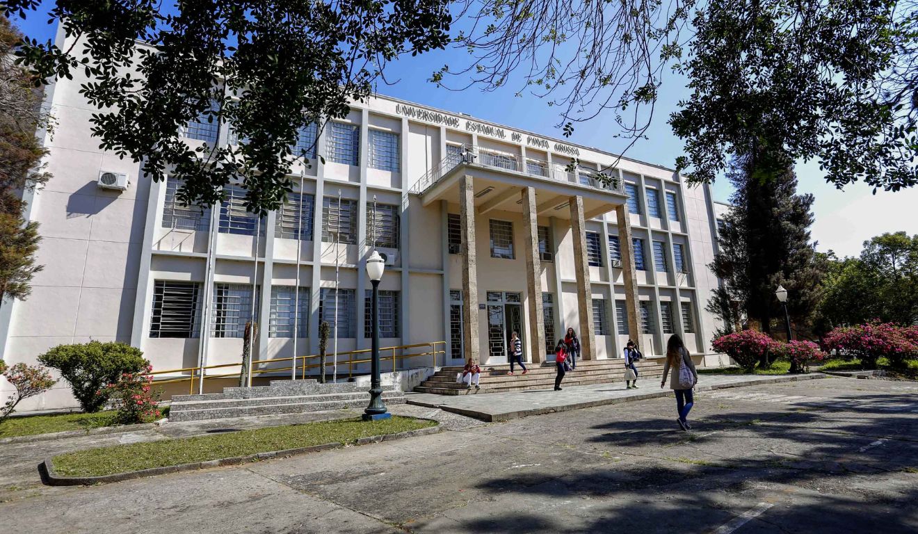 Fachada da UEPG; instituição de ensino divulgou resultado do Vestibular 2025