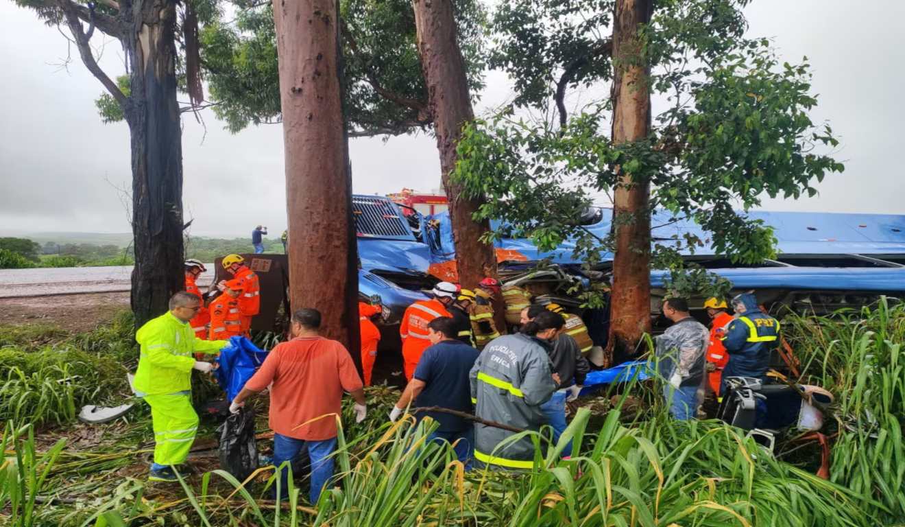 foto de acidente na br-365 em minas gerais