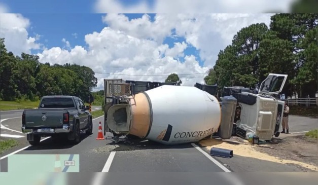 foto de acidente na pr-151