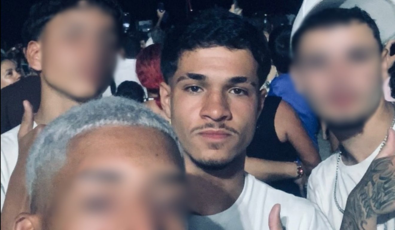 Douglas MErcer com amigos durante o réveillon