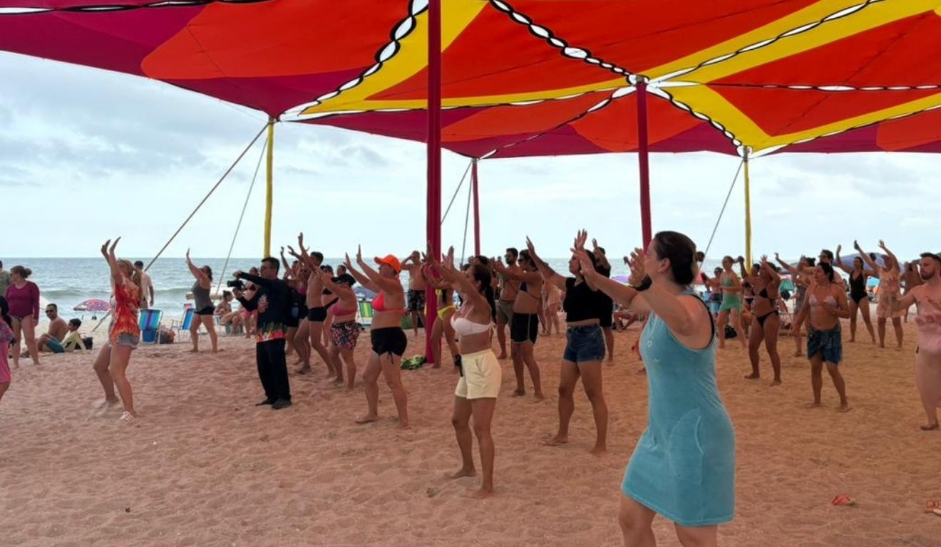 veranistas na aula de dança na arena mundo ric