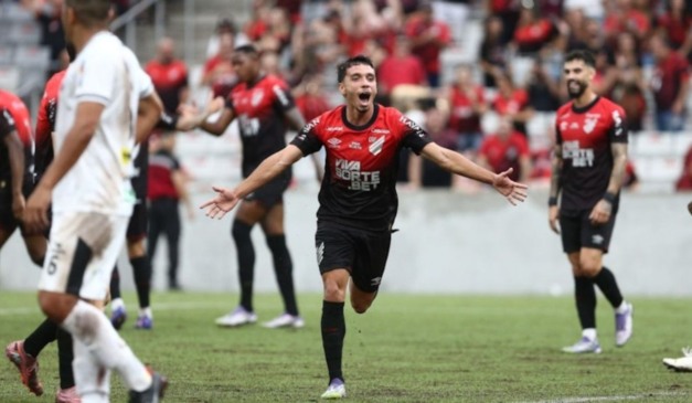 Athletico goleia o Galo Maringá e se classifica para as quartas do Paranaense