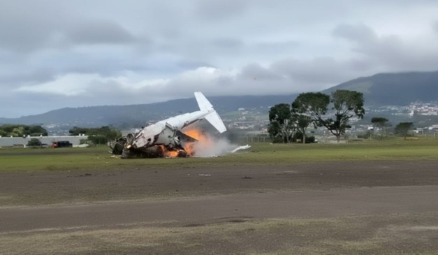 avião cai em decolagem