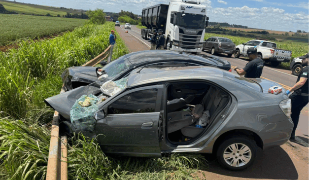 batida de frente na BR-163 deixa criança e idoso mortos no Paraná
