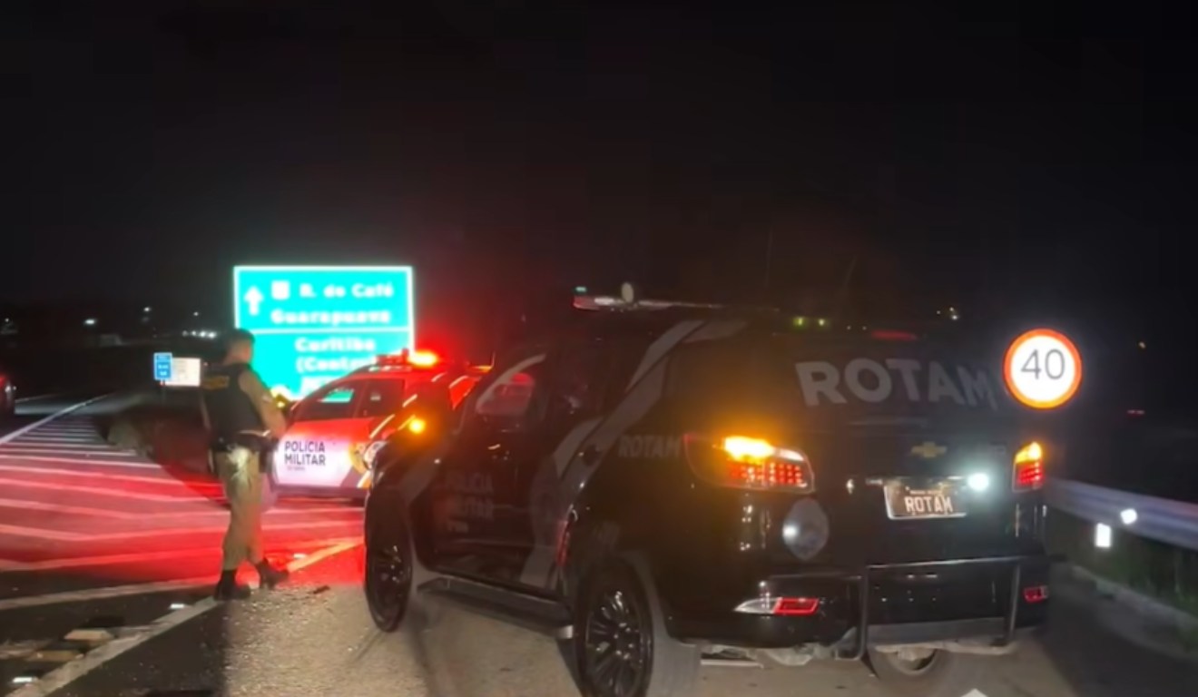 Viaturas policiais em abordagem que terminou com morte de casal no Contorno Norte