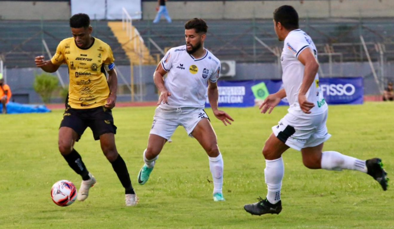 Cascavel e Galo Maringá se enfrentaram na noite deste domingo (11) pela segunda rodada do Paranaense.