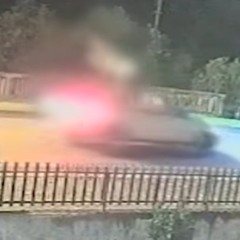 print de v&iacute;deo que Ciclista &eacute; atropelado, cai dentro de ca&ccedil;amba e acorda na garagem do motorista no Paran&aacute;