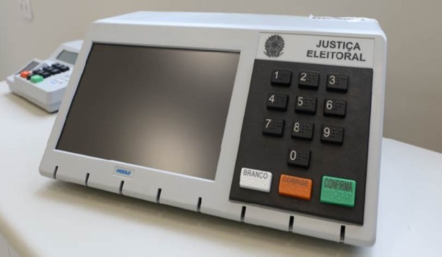 foto de urna eletrônica