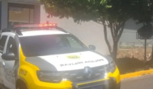 Polícia Militar onde corpo foi encontrado dentro de sofá