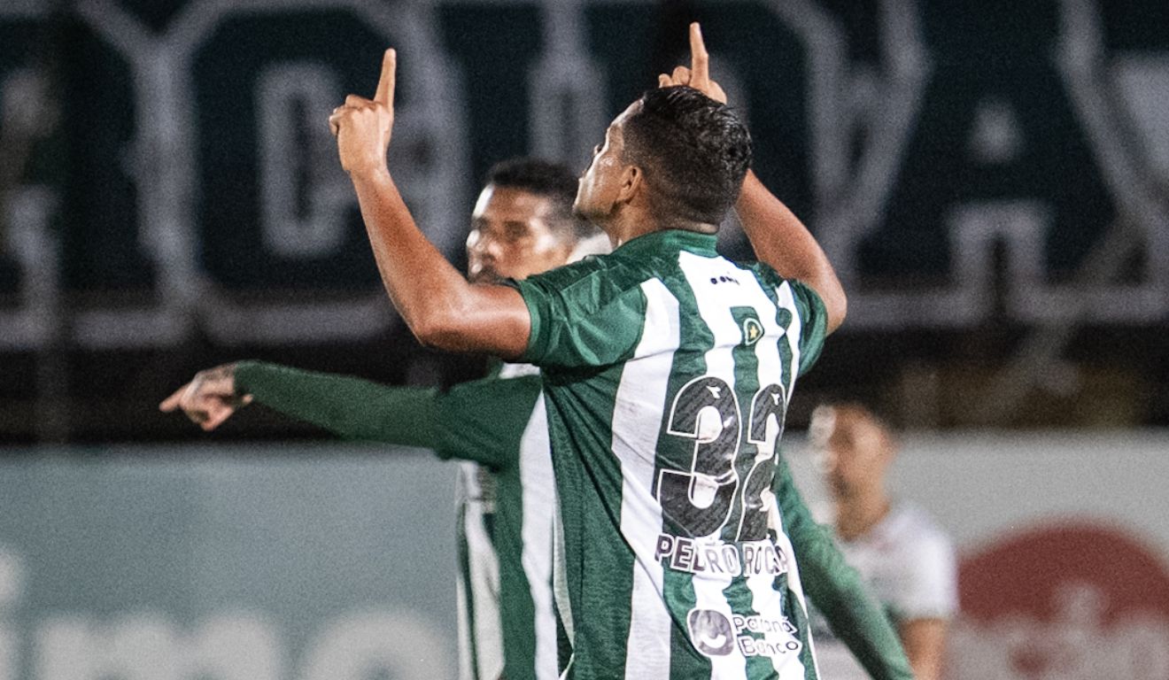 Pedro Rocha fez o primeiro gol com a camisa do Coritiba contra o Maringá.