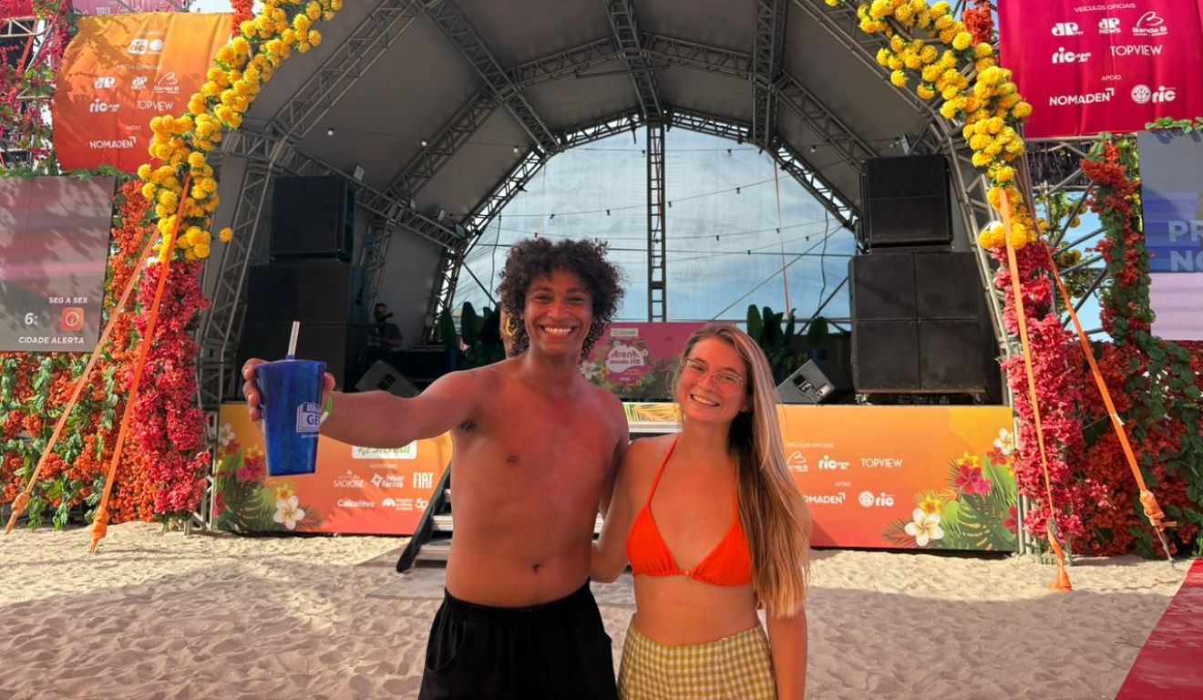 amigos na arena mundo ric na aula de dan&ccedil;a