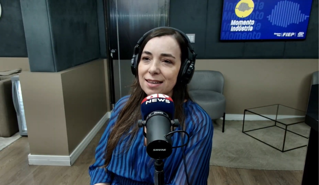 gerente dos Conselhos Temáticos, Setoriais e Regionais da Fiep, Ariane Hinça Schneider, durante gravação do Momento Indústria, da Fiep