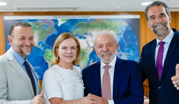 foto com gleisi holffmann, presidente lula, presidente do pt edinho silva