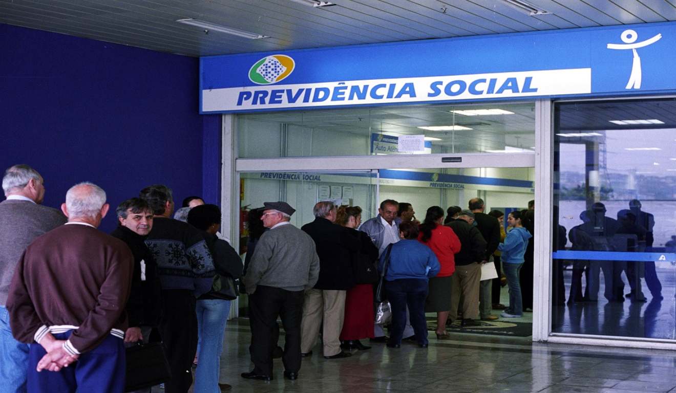 Fila no INSS para recebimento de benefício