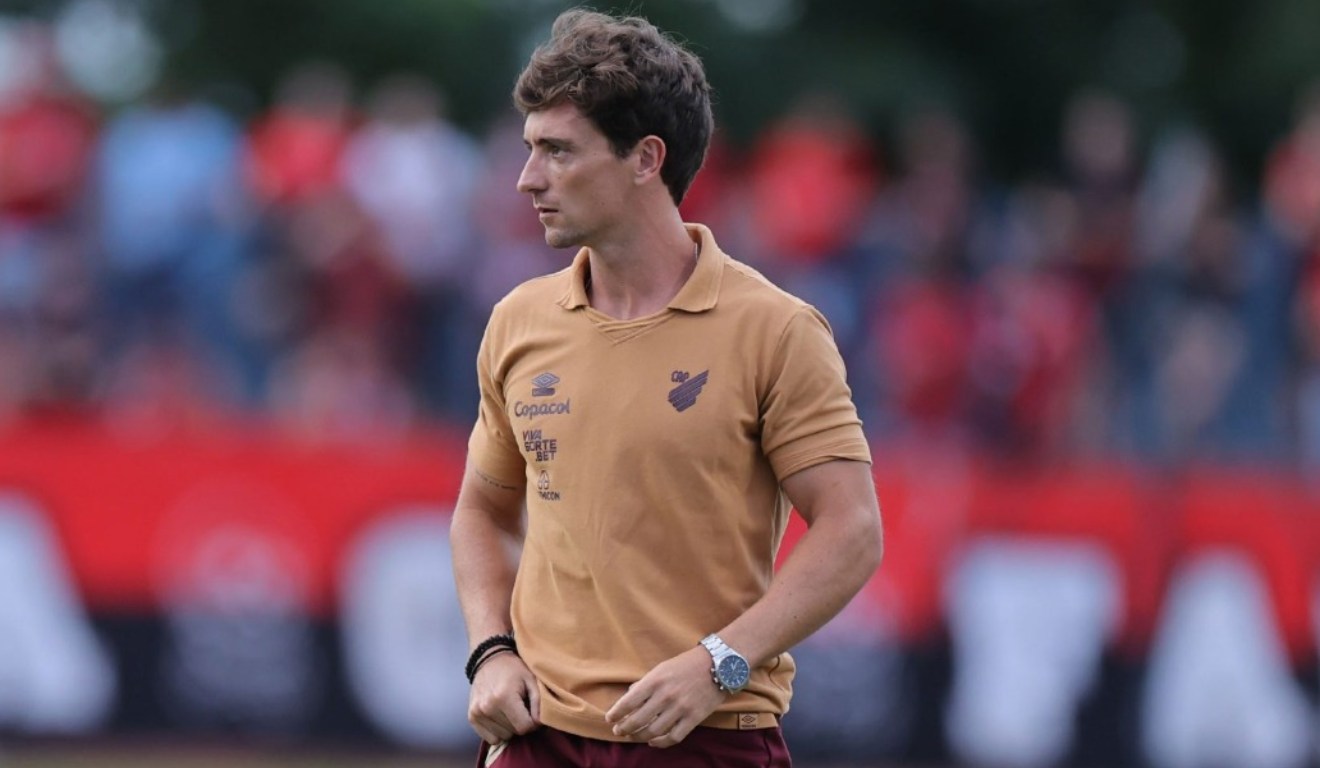 João Correia, técnico do aspirantes do Athletico. (Foto: Duda Matoso/Athletico)