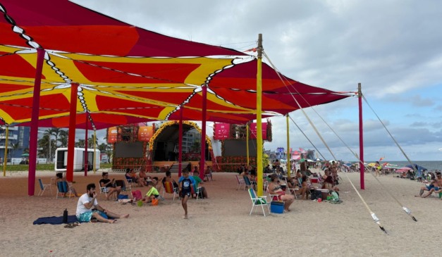 veranistas na areia do litoral do paraná