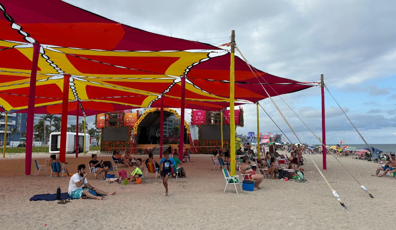 veranistas na areia do litoral do paraná
