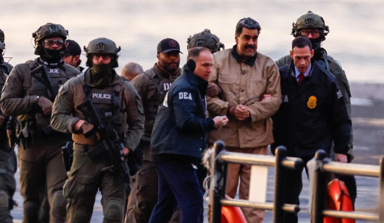 Ex-ditador Nicolas Maduro chega a tribunal em Nova York para audiência.