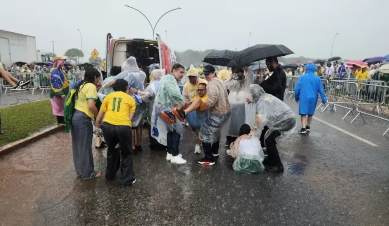 manifestantes raio Brasília