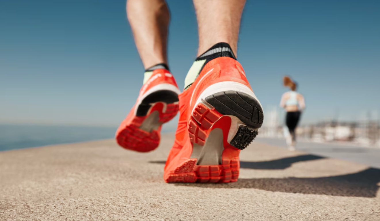 foto dos pés de um corredor