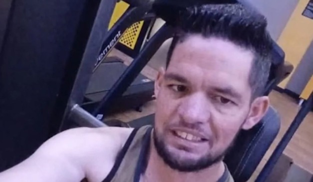 Motorista de aplicativo que estava desaparecido sorrindo enquanto faz academia