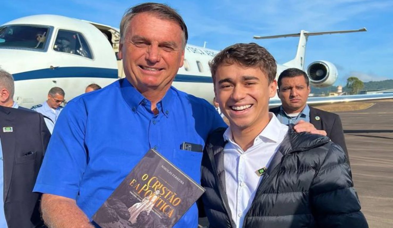 foto de nikolas ferreira com o ex-presidente jair bolsonaro