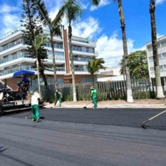 Obras na Rua Castro, em Matinhos, antes do verão